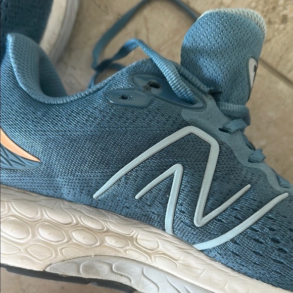 New Balance Blue Athletic Shoes with Cushioned Sole fresh and foam 880 - Picture 9 of 12
